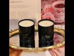 Scatola regalo per candela profumata natalizia con coperchio in legno di cera di fiori conservati nero verde