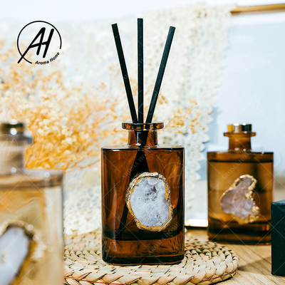 Aroma dorato Reed Diffuser 180ML dell'olio essenziale della bottiglia di vetro del coperchio del quadrato del rattan della fibra