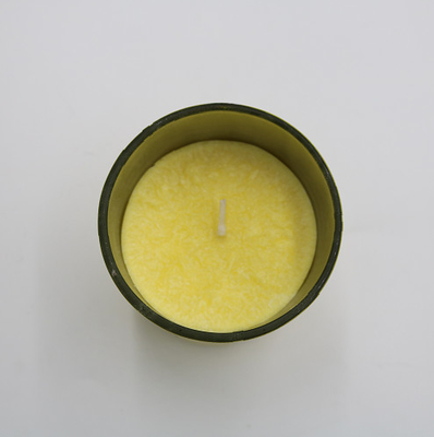 candela profumata del barattolo di vetro elettrolitico giallo 9cl con il modello incrinato