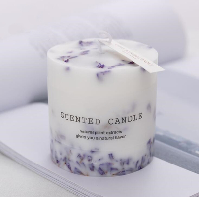 I prodotti naturali dell'aroma dell'olio essenziale della lavanda hanno sentito le candele della colonna arrotondano e quadrato