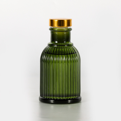Diffusore a lamella per bottiglia di vetro profumata da giardino Etichetta privata 100 ml con coperchio in metallo dorato