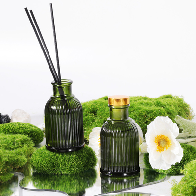 Diffusore a lamella per bottiglia di vetro profumata da giardino Etichetta privata 100 ml con coperchio in metallo dorato