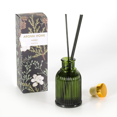 Diffusore a lamella per bottiglia di vetro profumata da giardino Etichetta privata 100 ml con coperchio in metallo dorato