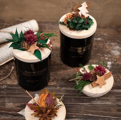 Scatola regalo per candela profumata natalizia con coperchio in legno di cera di fiori conservati nero verde