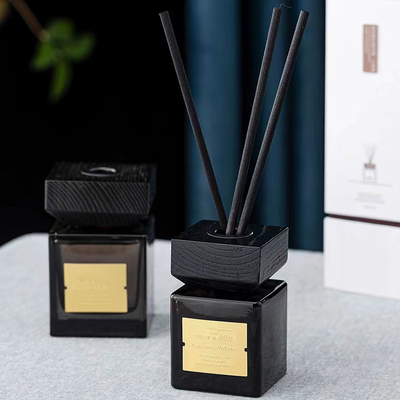 Personalizzi l'aria che rinfresca il vetro domestico Reed Diffuser del nero del bastone dell'olio di fragranza della decorazione