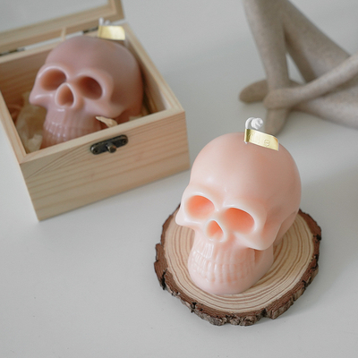Il cranio fatto a mano della decorazione di Halloween della cera domestica creativa della soia ha sentito le candele