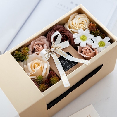 Regalo di compleanno immortale del regalo di festa della Mamma di San Valentino del contenitore di regalo della candela di aromaterapia del fiore 2023 Rose Dried Flower Bouq
