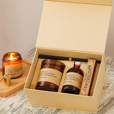 La cera su ordinazione di lusso della soia di aromaterapia dell'etichetta privata della CASA dell'AROMA ha sentito il pallet di legno m. di Reed Diffusers Gift Set With delle candele