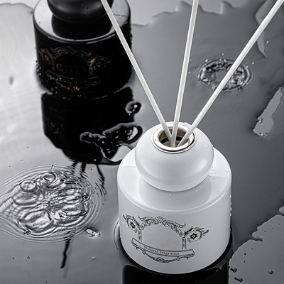 Candele bianche Reed Diffuser Gift del profumo dell'olio di fragranza del barattolo della bottiglia del nero della bevanda rinfrescante di aria