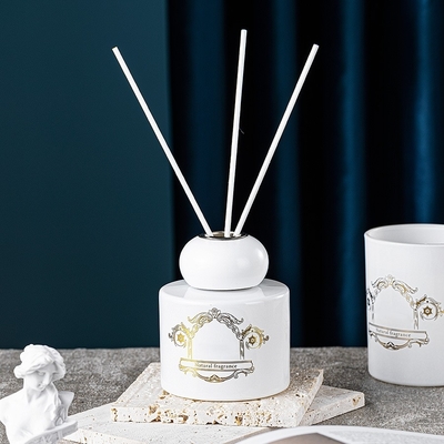Candele bianche Reed Diffuser Gift del profumo dell'olio di fragranza del barattolo della bottiglia del nero della bevanda rinfrescante di aria