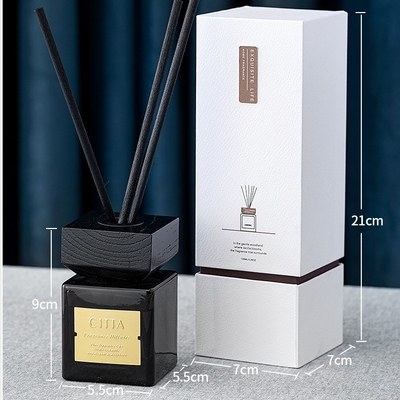 Reed Diffuser Air Freshener Scent domestico esamina in controluce l'insieme naturale del regalo dell'aroma dell'olio di fragranza
