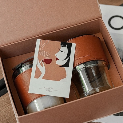 Il regalo della tazza di caffè nero della cera della soia di aromaterapia di alta qualità ha messo la candela sentita scatola