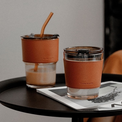 Il regalo della tazza di caffè nero della cera della soia di aromaterapia di alta qualità ha messo la candela sentita scatola
