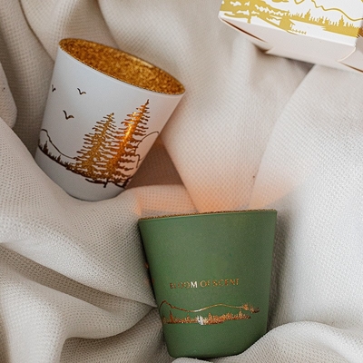 La cera vuota Tealight della soia del barattolo della tazza della siluetta di bianco verde fuori ha sentito le candele