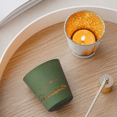 La cera vuota Tealight della soia del barattolo della tazza della siluetta di bianco verde fuori ha sentito le candele