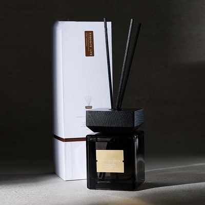Profumi domestici di lusso Reed Diffuser 500ml dell'aroma del bastone della bottiglia di vetro con il contenitore di pacchetto
