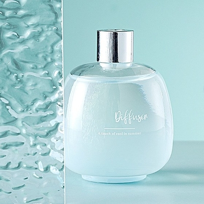 Bastone fresco Reed Diffuser Essential Oil Sets della fibra del coperchio del nastro della bottiglia di vetro della bolla di estate