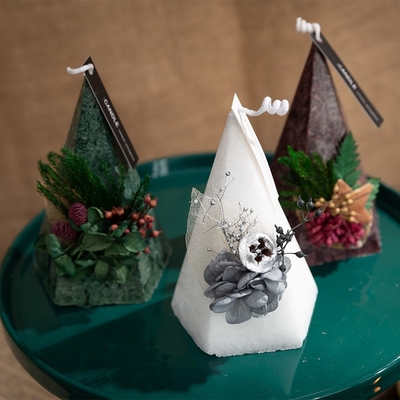Tipo di piramide romantico dell'albero di Natale del fiore candele della colonna del cono con il contenitore di regalo 2pcs
