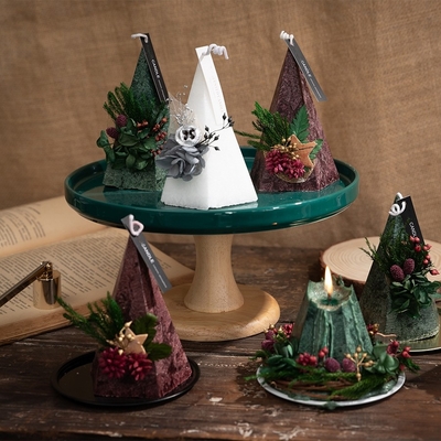 Tipo di piramide romantico dell'albero di Natale del fiore candele della colonna del cono con il contenitore di regalo 2pcs