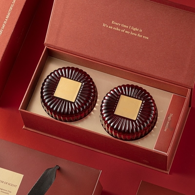 l'abitudine di lusso 2pcs identifica la soia rossa ha sentito le candele con il contenitore di regalo di vetro del coperchio