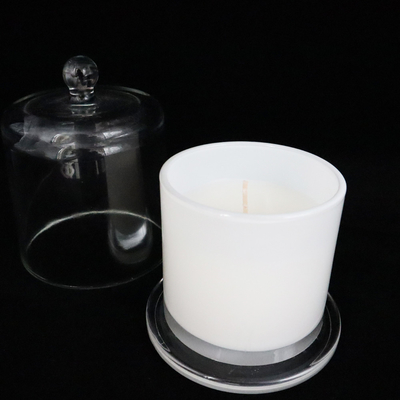 La candela di Rose Vanilla White Associates Aromatherapy messa per gli impianti di corpo e del bagno si rilassa