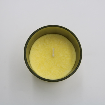 candela profumata del barattolo di vetro elettrolitico giallo 9cl con il modello incrinato
