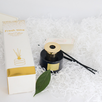 Regalo di lusso della bottiglia del nero di Reed Diffuser 100ml dell'aroma messo con il coperchio dell'oro