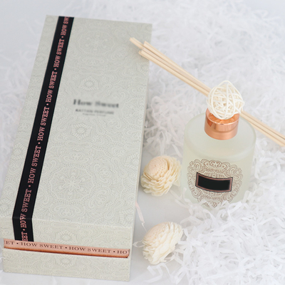 Aroma Reed Diffuser Luxury 126ml rotondo l'insieme del regalo della bottiglia con Sola Flower