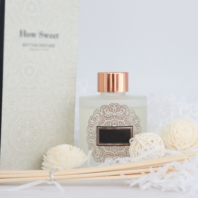 Aroma Reed Diffuser Luxury 126ml rotondo l'insieme del regalo della bottiglia con Sola Flower
