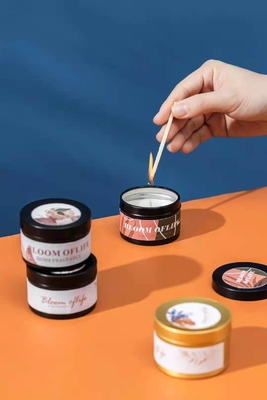L'aroma ha sentito Woodwick Tin Can Candle Gold Black per il viaggio
