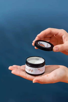 L'aroma ha sentito Woodwick Tin Can Candle Gold Black per il viaggio