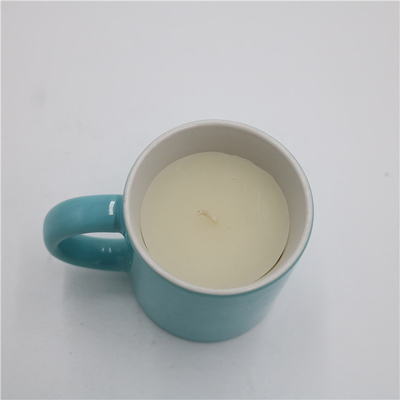 La tazza di tè rotonda blu brillante della casa dell'aroma ha sentito la candela ceramica 5.5oz della soia