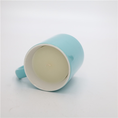 La tazza di tè rotonda blu brillante della casa dell'aroma ha sentito la candela ceramica 5.5oz della soia